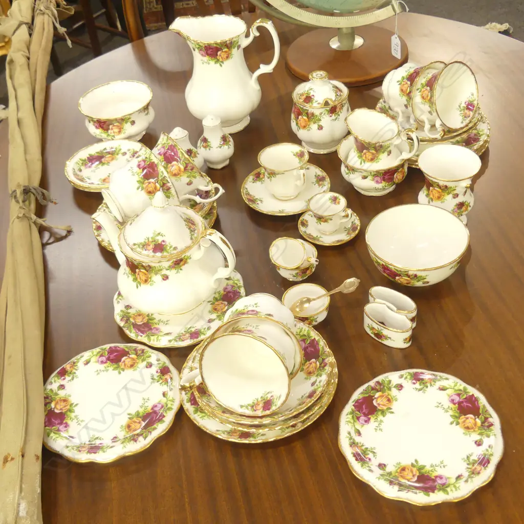 R/ALBERT 'OLD COUNTRY ROSE' LGE SET Image 1++