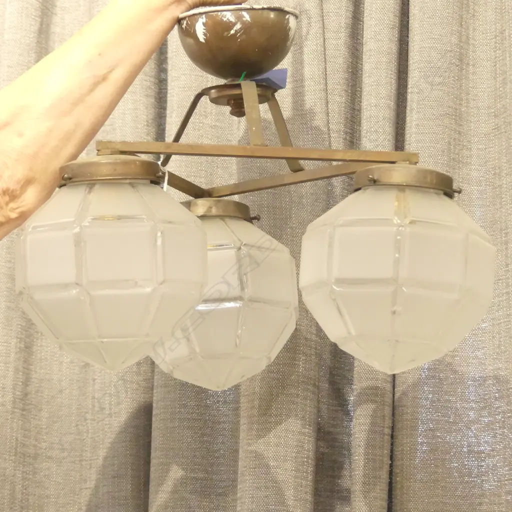 ARTS AND CRAFT PENDANT LIGHT WITH 3 GLOBES Image 1++
