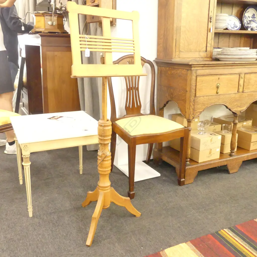 OAK LECTERN ADJ. HEIGHT Image 1++