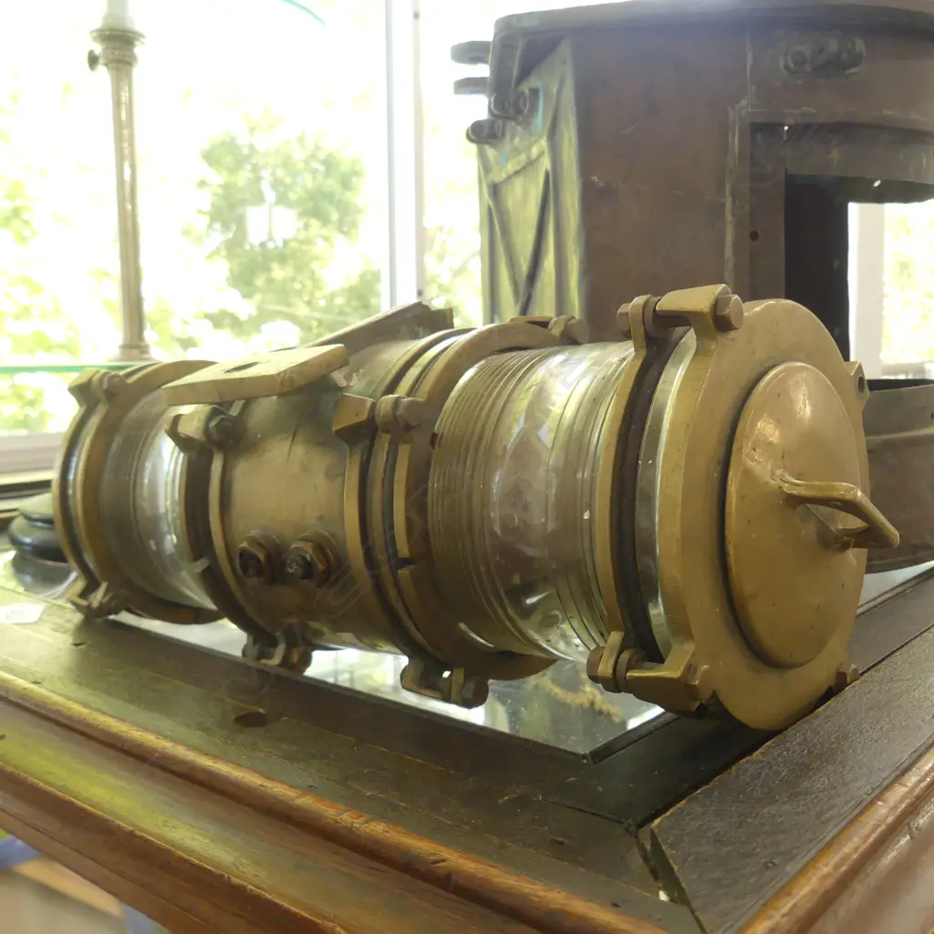 OLD SHIPS AT ANCHOR LAMP BRASS AND GLASS AF Image 1++