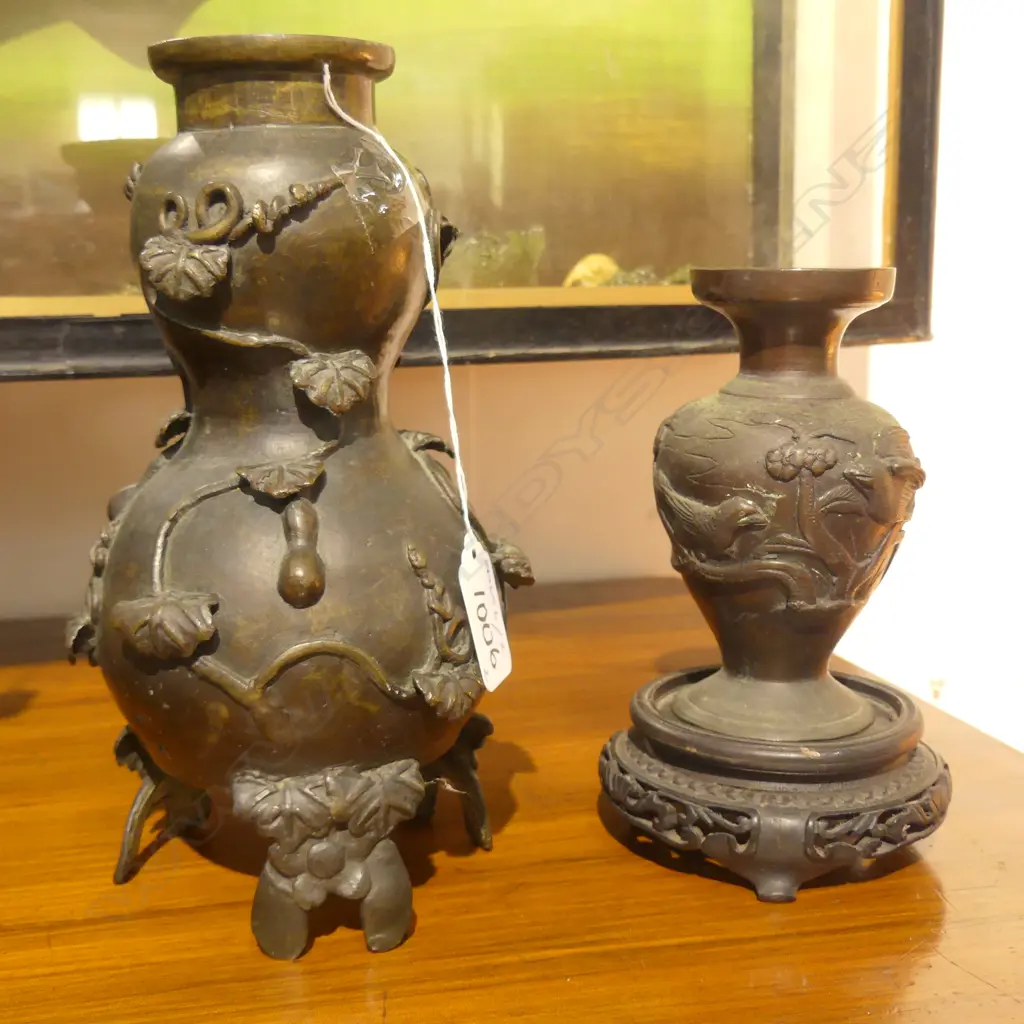 2 BRONZE VASES, JAPANESE MEJI, LARGEST, H. 210MM Image 1++
