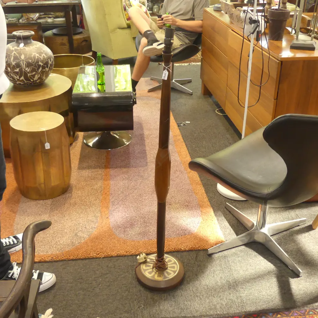 MID CENTURY WOODEN FLOOR LAMP NO SHADE 1170MM H TO FITTING Image 1++