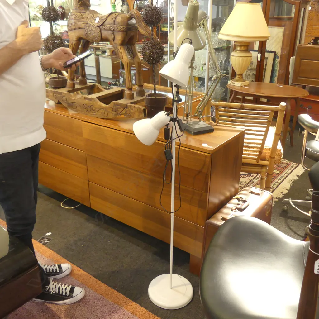 CONTEMPORARY STUDIO LAMP 1550MM H Image 1++