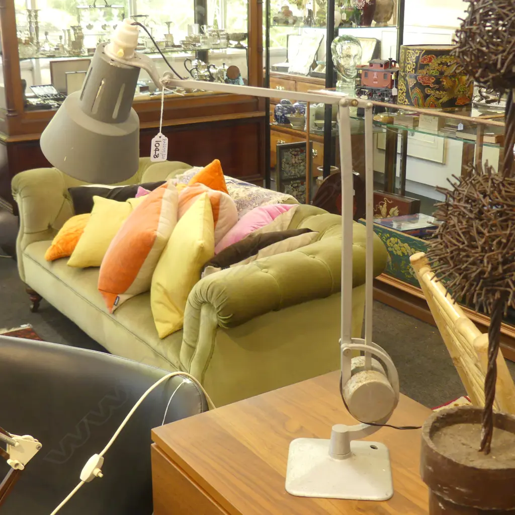 COUNTERBALANCED LAMP Image 1++