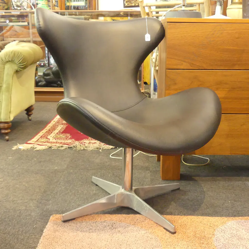2 MODERNIST STYLE FAUX LEATHER CHAIRS Image 1++