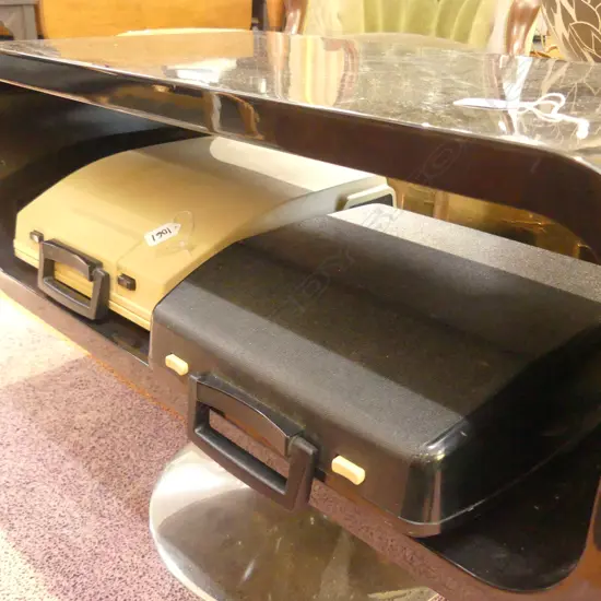 2 RETRO TYPWRITERS