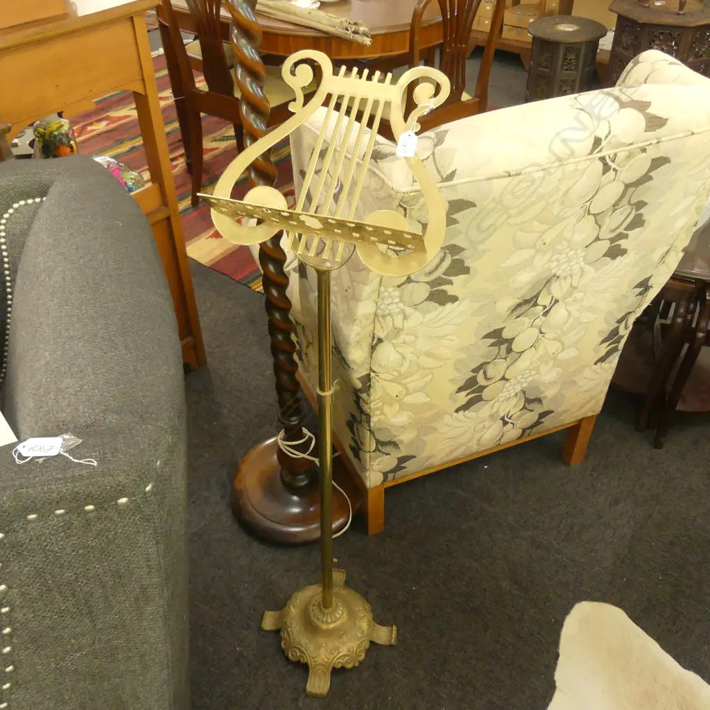BRASS LYRE MUSIC STAND 1130MM H Image 1++
