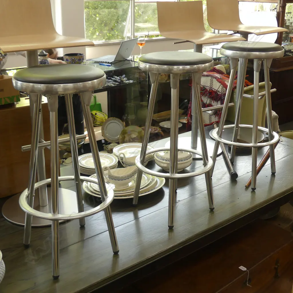 3 INDUSTRIAL STYLE COUNTER STOOLS . H 700MM Image 1++