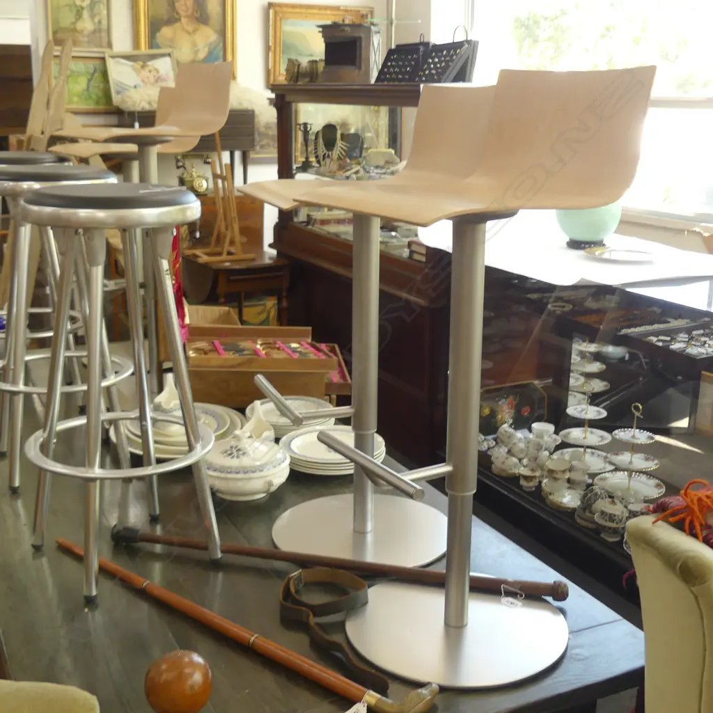 4 ITALIAN BAR STOOLS Image 1++