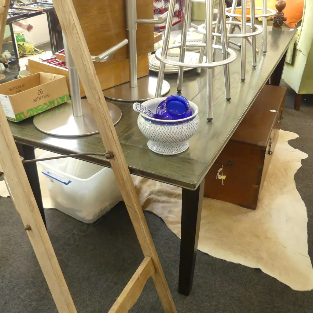 An oak French provincial style dining table Image 1++