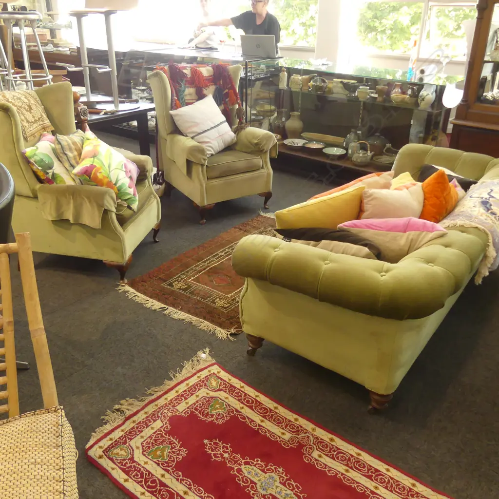 LARGE LOT  ASST DESIGNER CUSHIONS Image 1++