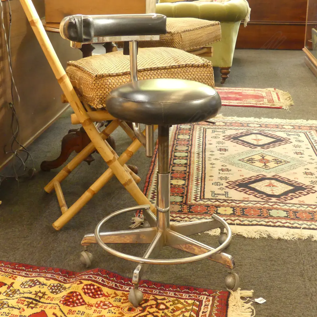 VINTAGE INDUSTRAIL TECHINICIAN CHAIR Image 1++