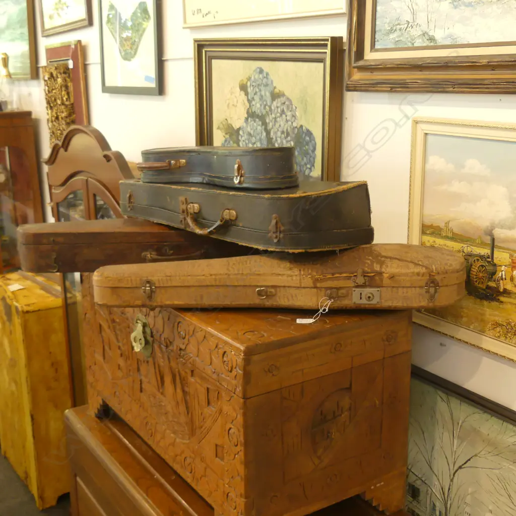 2 VIOLINS, ADDITIONAL CASE AND BANJO Image 1++