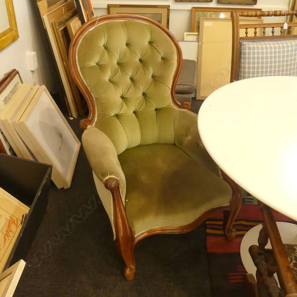 VICTORIAN GRANDFATHER CHAIR Image 1++