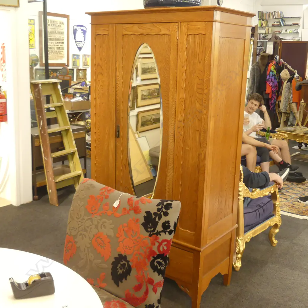 SMALL WARDROBE Image 1++