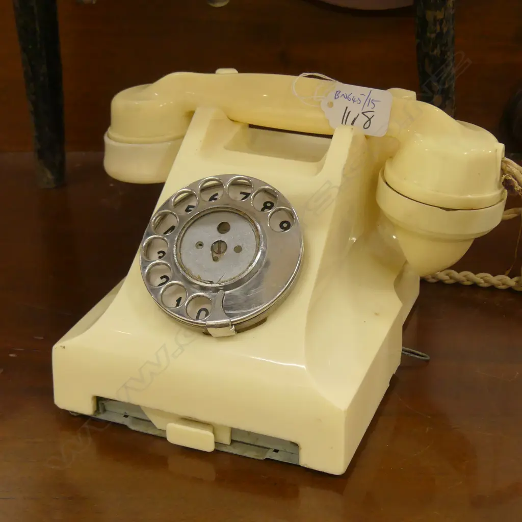 BAKELITE IVORY COLOURED TELEPHONE a.f Image 1++