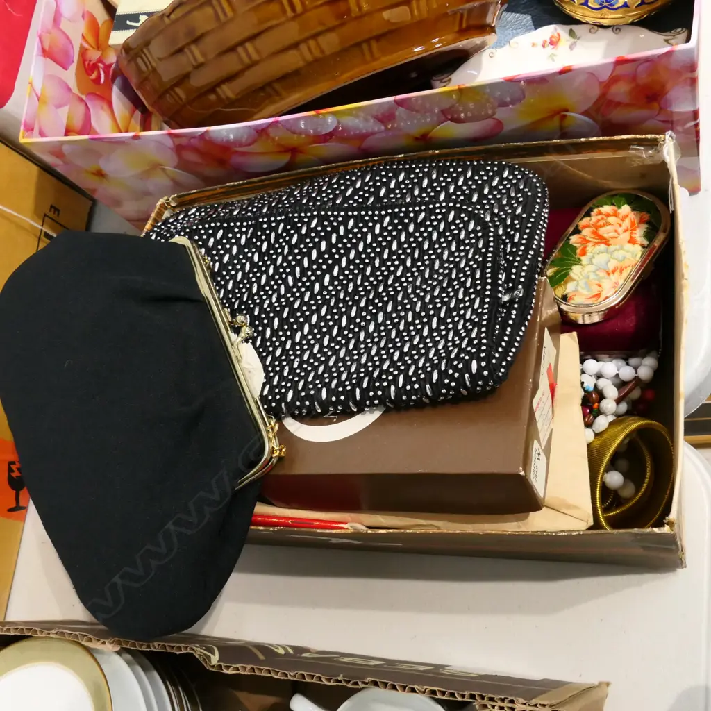 LOT ASST COSTUME JEWELLERY/WATCHES /BAGS ETC Image 1++