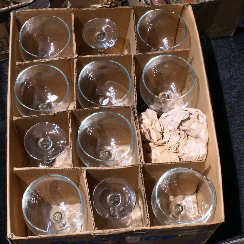 12 ANCHOR HOCKING WINE GLASSES Image 1++