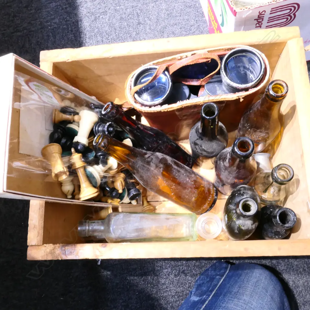 LOT ASST INCL. CHESS PCS / BINOCULARS ETC Image 1++