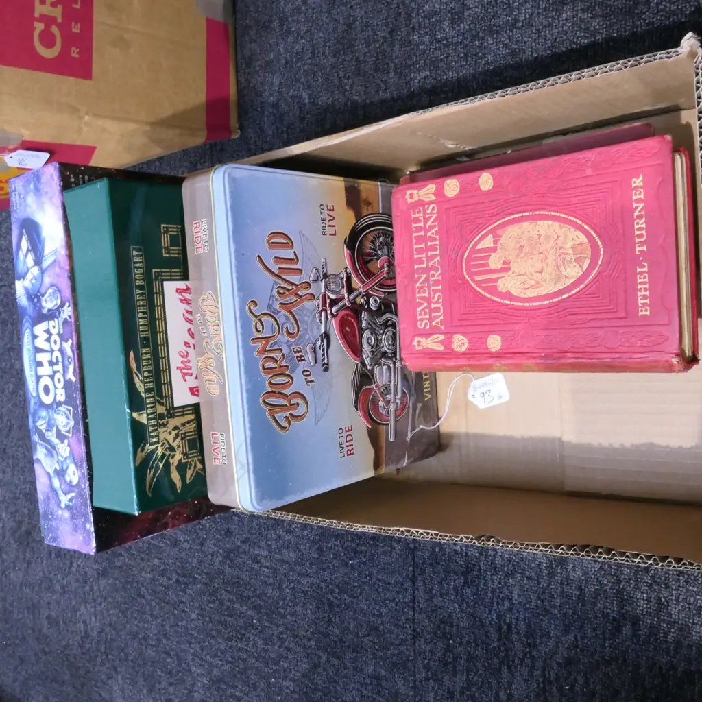 ASST LOT 2 BOOKS/HARLEY DAVIDSON TIN /AFRICAN QUEEN DVD/CARDS ETC Image 1++