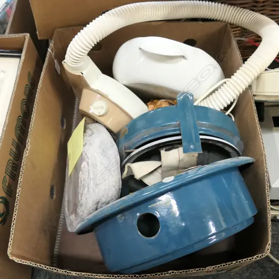 BOX OF ASSORTED ITEMS 