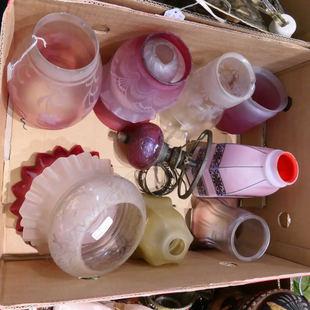 BOX LOT PINK VICTORIAN LIGHTSHADES Image 1++