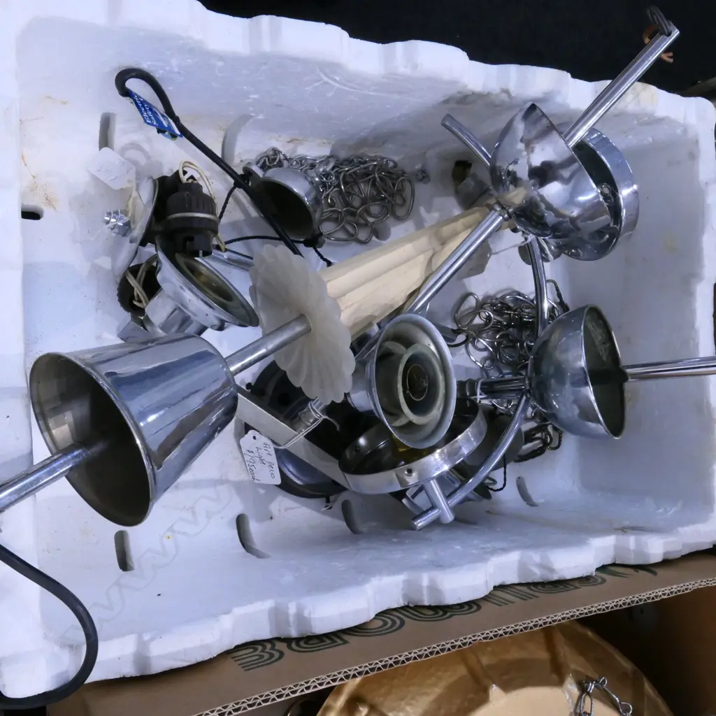 BOX LOT GOOD ART DECO LIGHT FITTINGS INCL. PAIR Image 1++