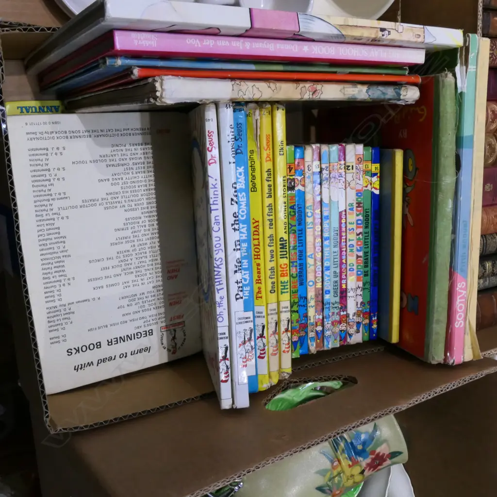 LOT ASST CHILDREN'S BOOKS - RUPERT ANNUALS ETC Image 1++