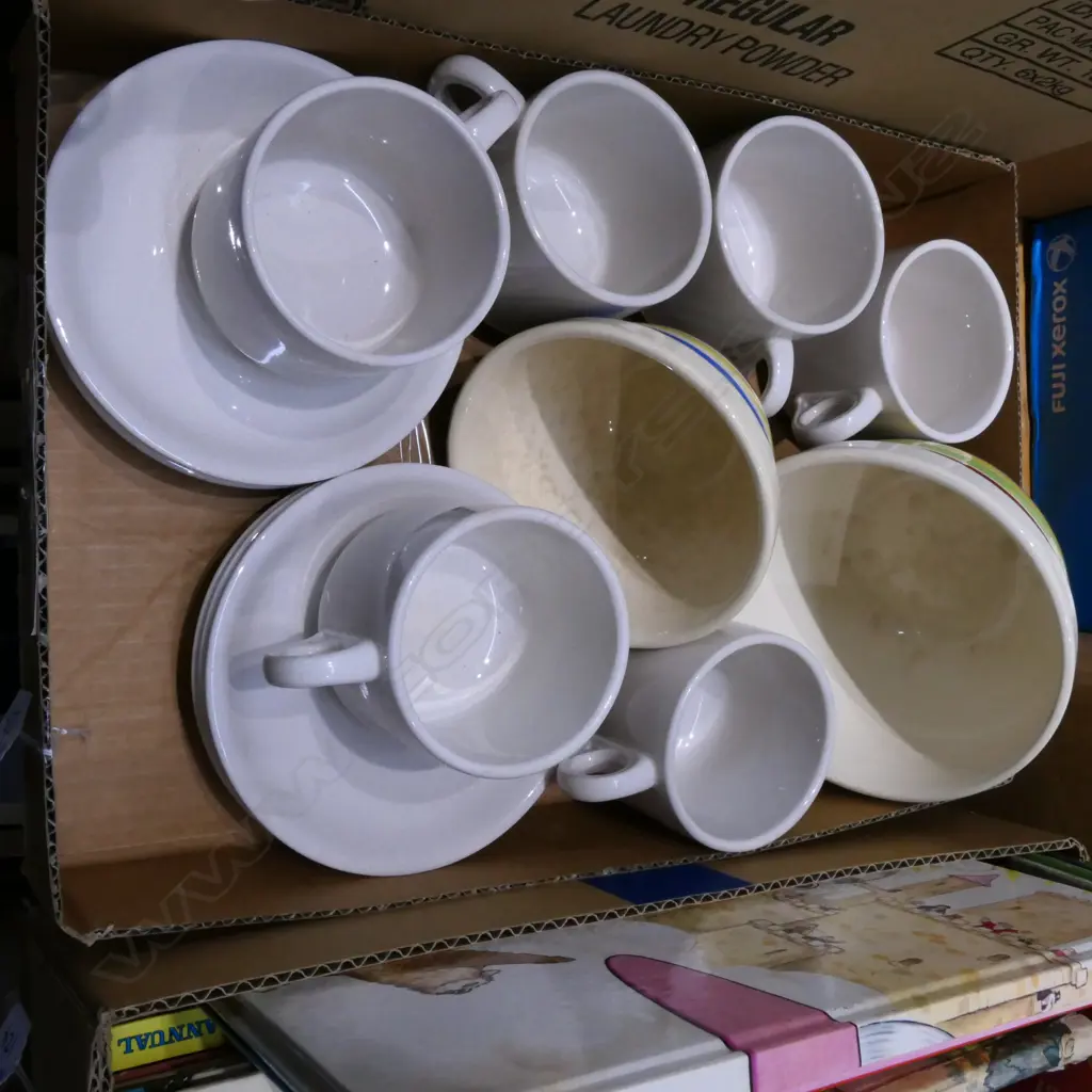 CROWN LYNN SET 6 CUPS & SAUCERS + 2 MIXING BOWLS Image 1++