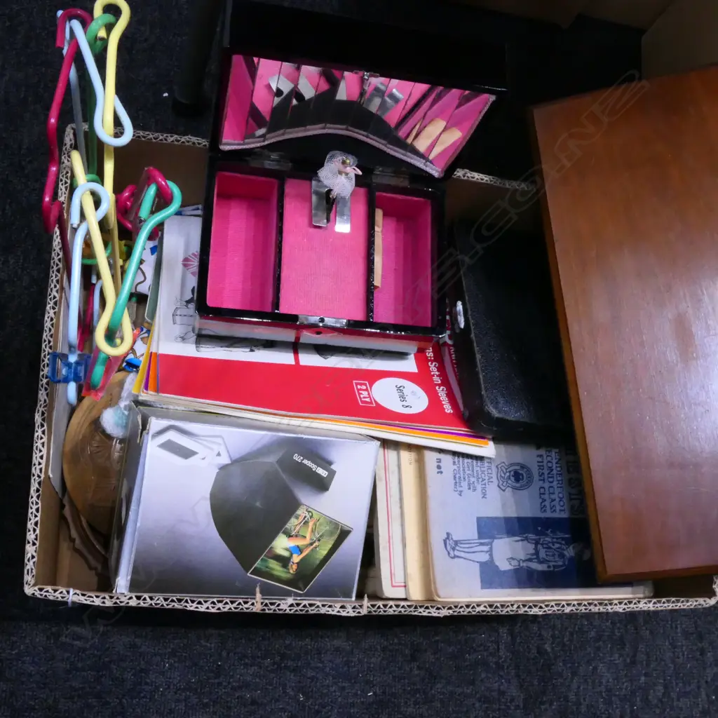 LOT VINTAGE COOK BOOKS/JEWELLERY BOX/KNIVES ETC Image 1++