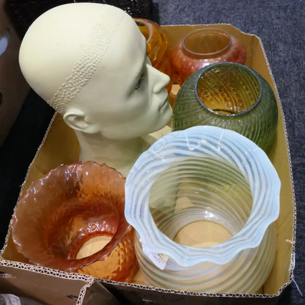 BOX LOT LARGE VICTORIAN SHADES INCL. VASELINE GLASS & MANNEQUIN HEAD Image 1++