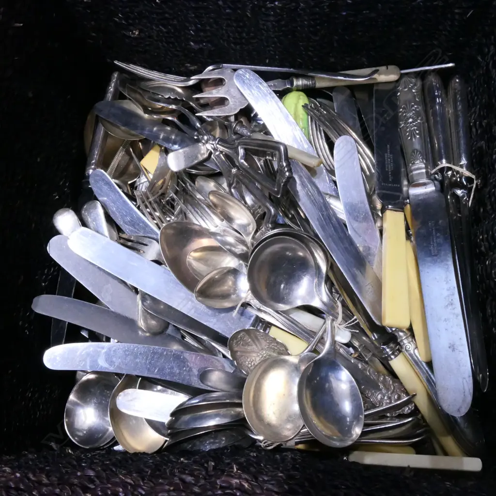 BIG BASKET OF MIXED CUTLERY Image 1++