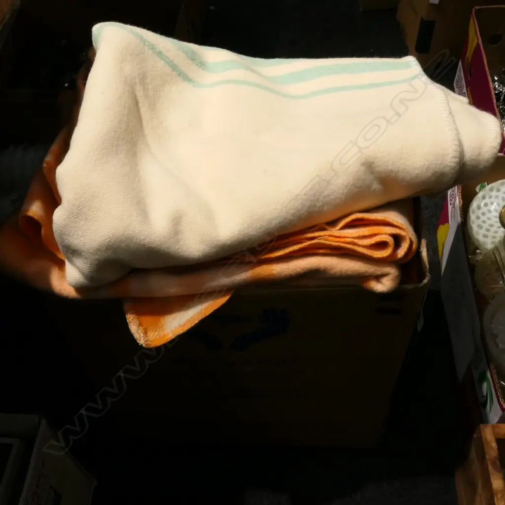 LARGE LOT OF WOOLLEN BLANKETS Image 1++