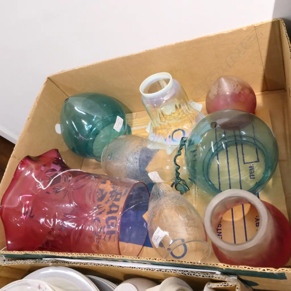 BOX LOT COLOURED VICTORIAN / EDWARDIAN SHADES INCL. VASELINE GLASS AND BLUE PAIR Image 1++