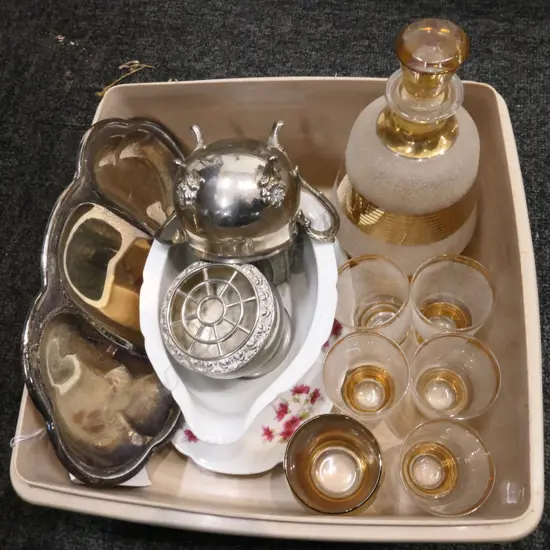LOT INCL DECANTER, GLASSES, SILVER PLATE ETC
