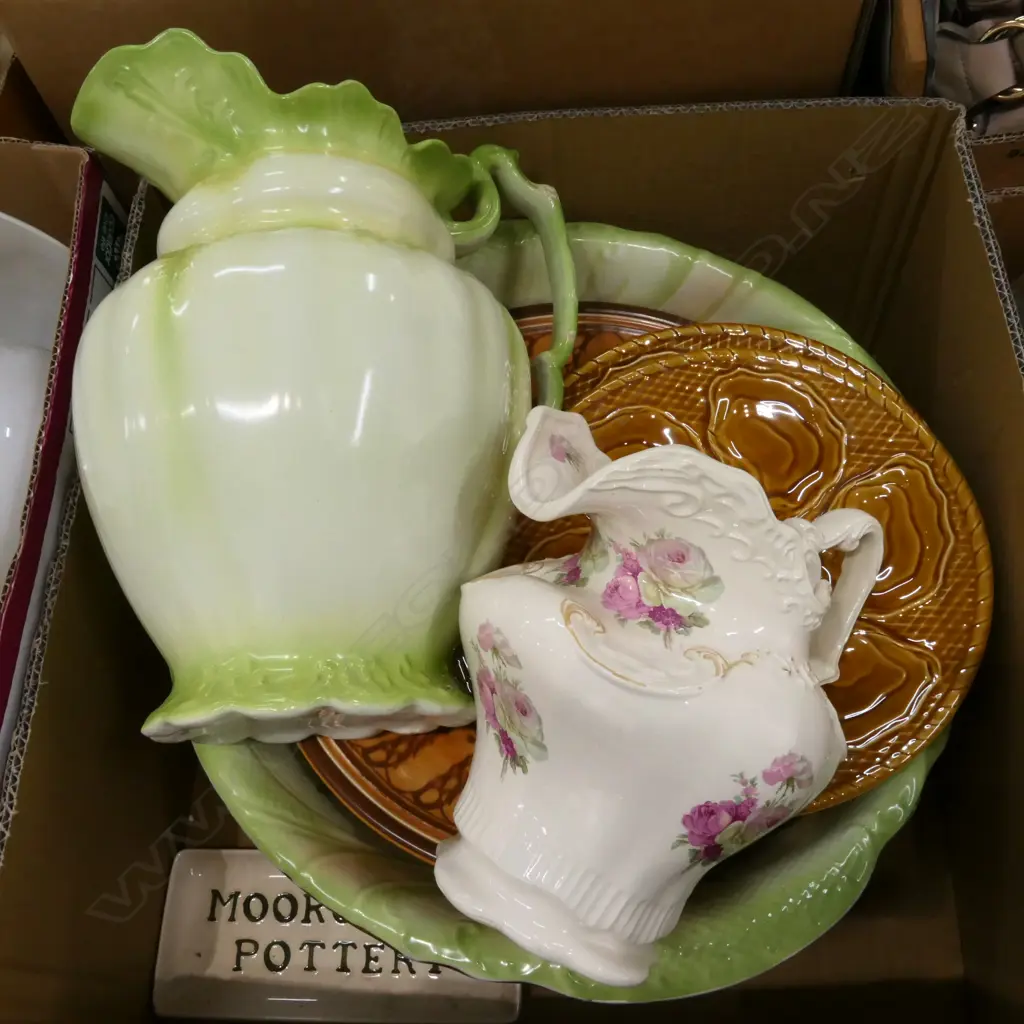 BOX LOT OYSTER PLATES, VICTORIAN WASH BASIN AND JUGS Image 1++