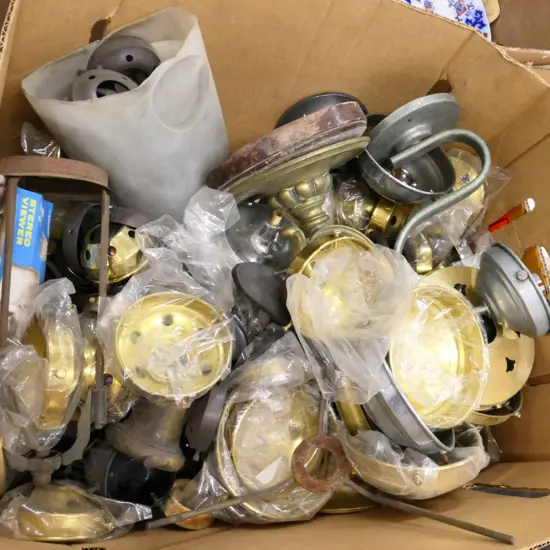 BOX LOT VINTAGE LIGHTING ATTACHMENTS