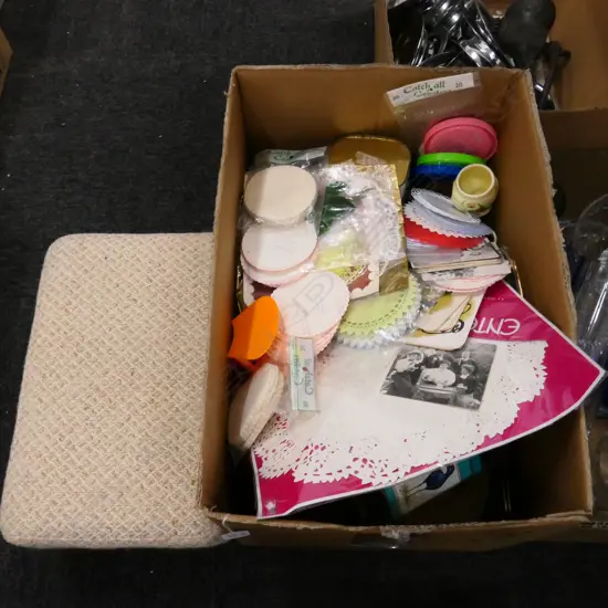 LOT ASST KITCHEN WARE /TEMUKA JUG ETC