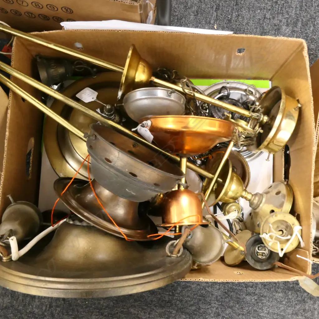 BOX LOT VINTAGE BRONZE LIGHT FITTINGS Image 1++