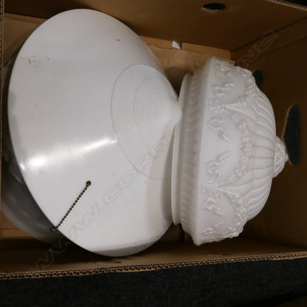 BOX LOT LARGE WHITE VINTAGE PENDANTS Image 1++
