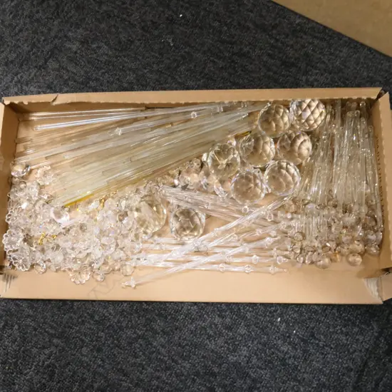 LOT OF VINTAGE CRYSTALS INCL. 9 PENDANT BALLS