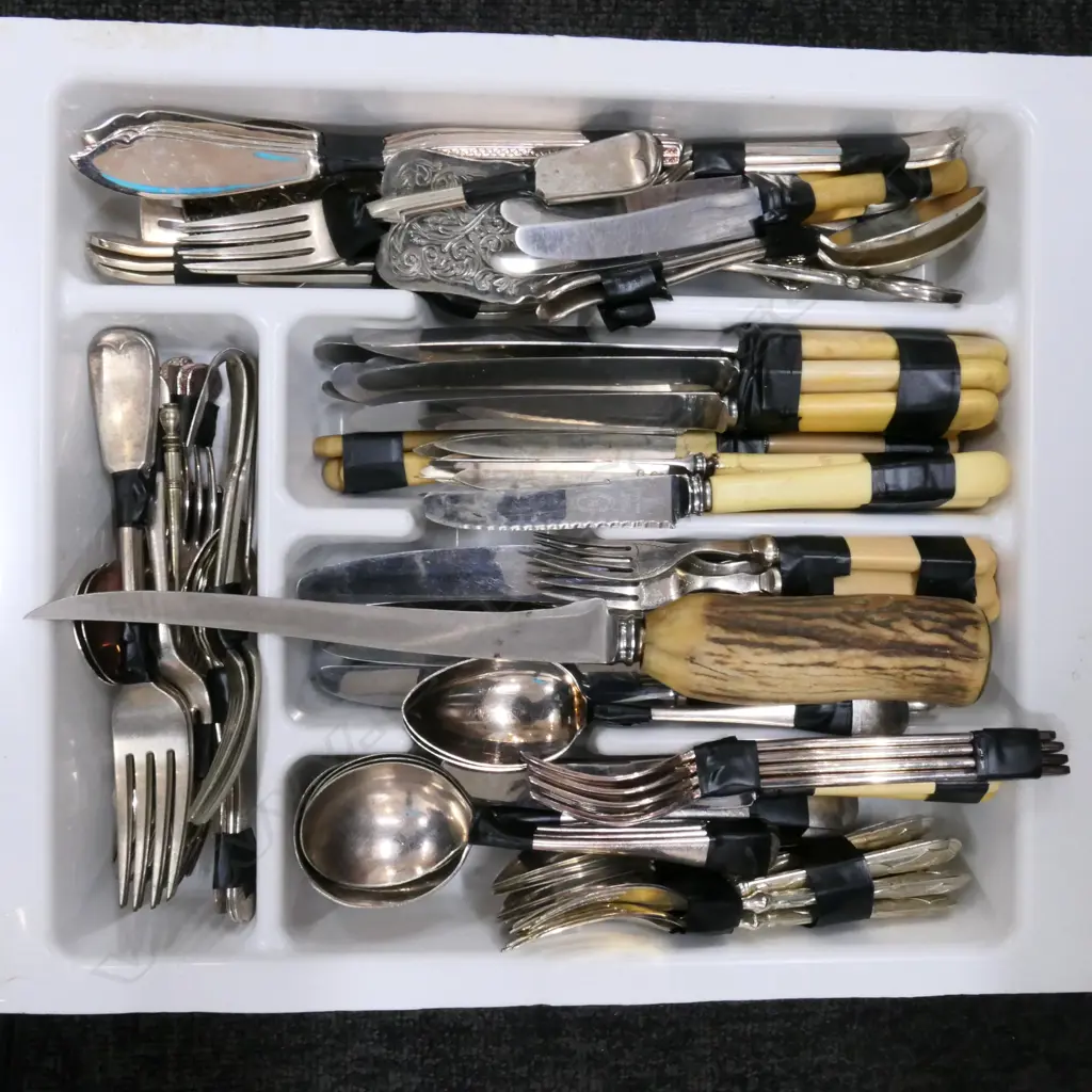 BOX LOT ASST. CUTLERY Image 1++