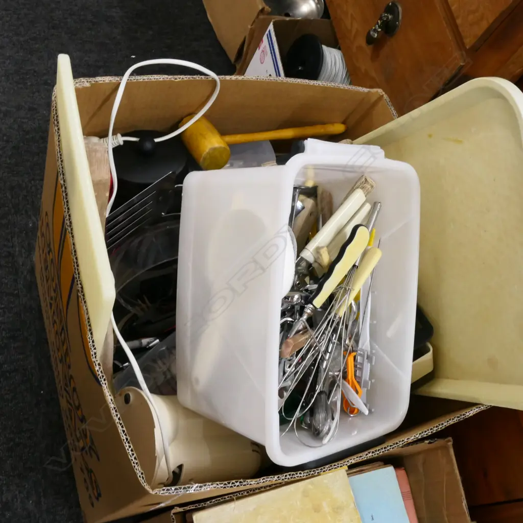 LOT ASST KITCHENALIA ETC Image 1++