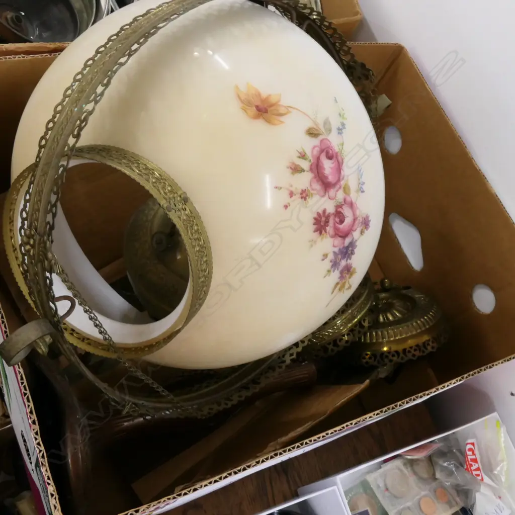 BOX LOT HANGING KEROSENE LAMP Image 1++