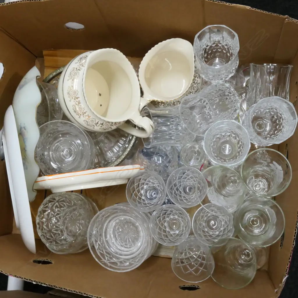 LOT ASST CRYSTAL AND CHINA Image 1++