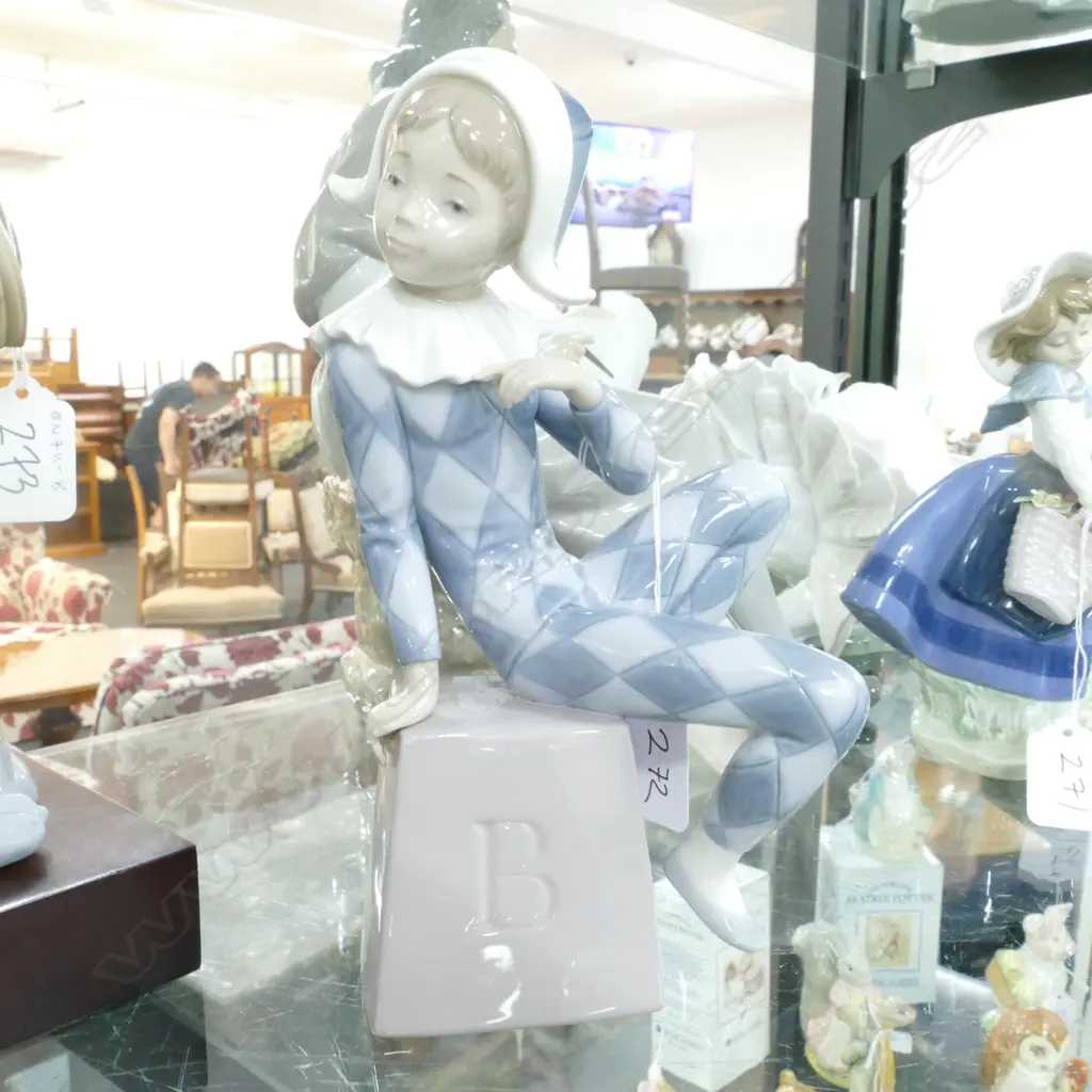 LLADRO JESTER CHILD PERIOT ON 'B' BLOCK H.205mm Image 1++
