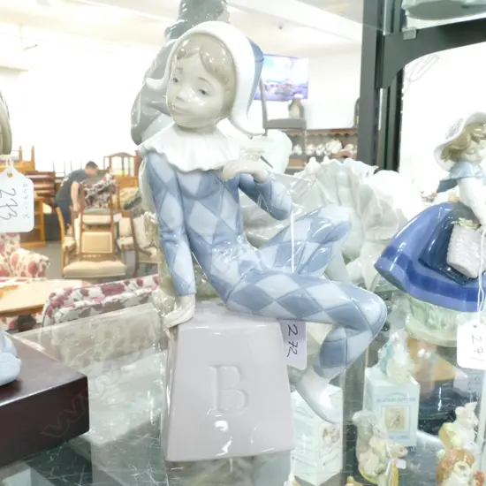 LLADRO JESTER CHILD PERIOT ON 'B' BLOCK H.205mm