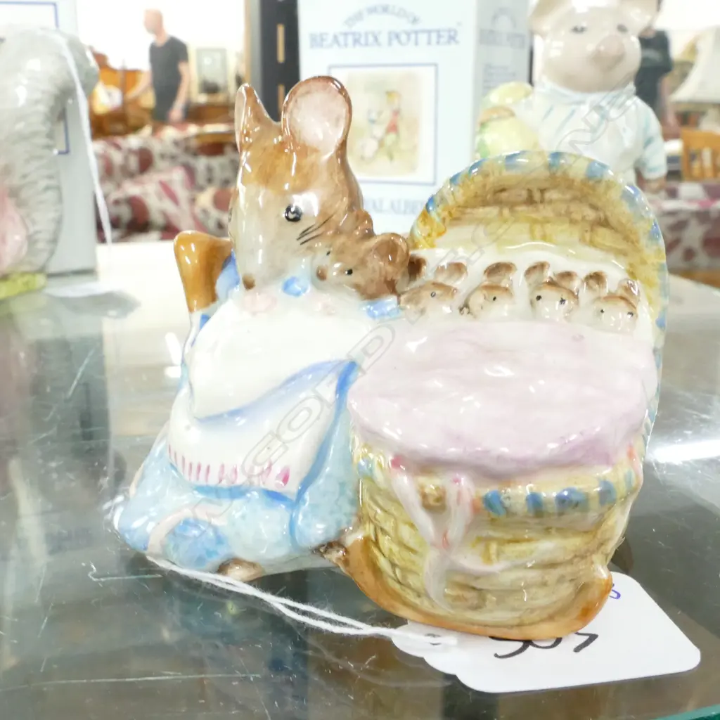 BESWICK BEATRIX POTTER FIGURE HUNCA MUNCA Image 1++