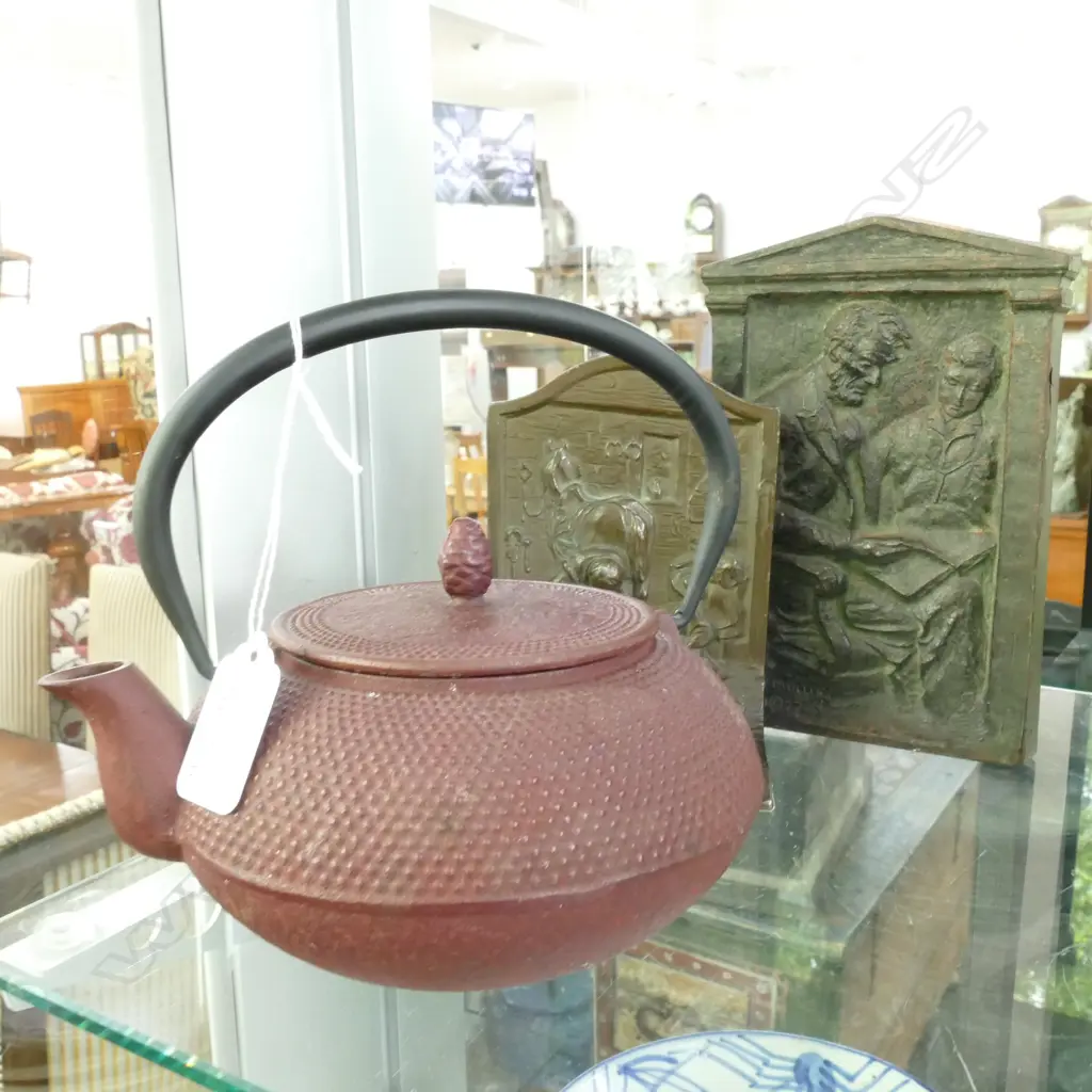 TEAPOT AND 2 BOOKENDS Image 1++