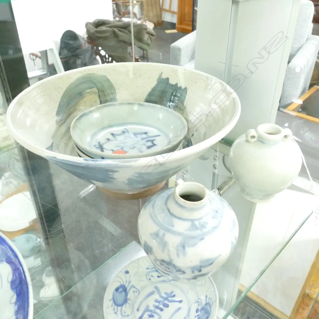 COLLECTION OF ORIENTAL BOWL, 2 VASES, PLATES Image 1++